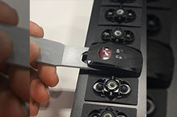 2. Properly use the removal tool