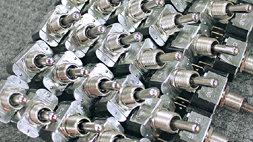 Bat toggle switches in a pile